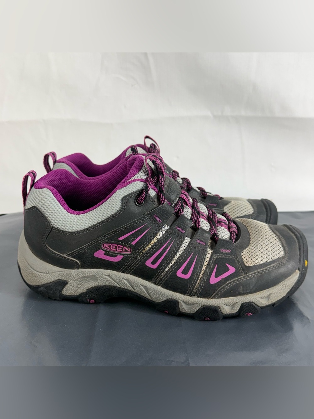 Keen Women’s Sz 8 Oakridge Grey Magenta Rose Leather Mesh Low Top Hiking Trail